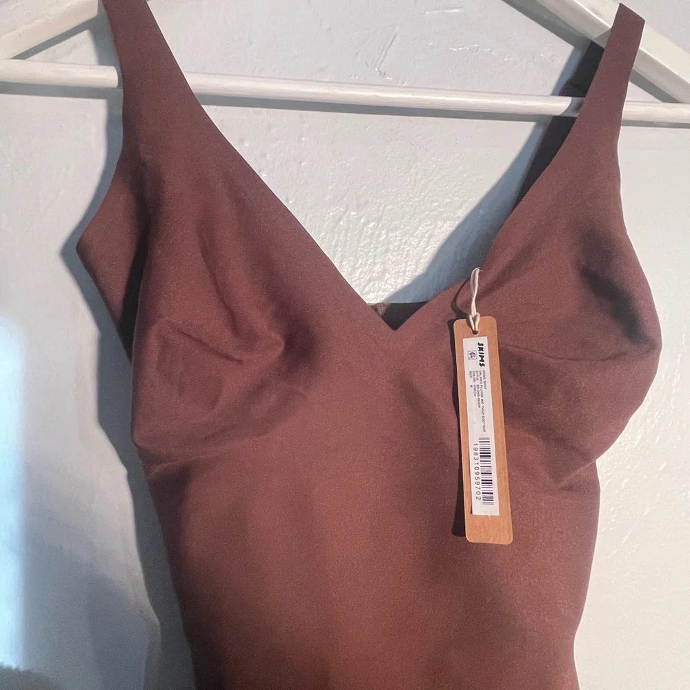 SKIMS Brown V-Neck Seamless Shapewear Bodysuit - Picture 4 of 6